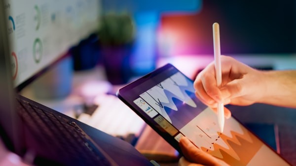 AI Marketing Assistants and Virtual Support: Strategy, Workflows, and Use Cases